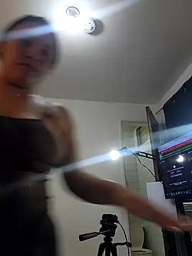 Chatroom XXX en direct de LizzRouse