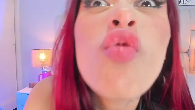SkinnyFoxy's Live XXX Chat