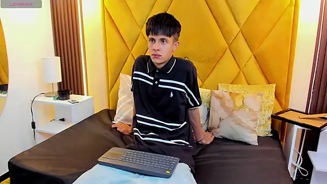 Chat +18 de MikeHunteer ao vivo