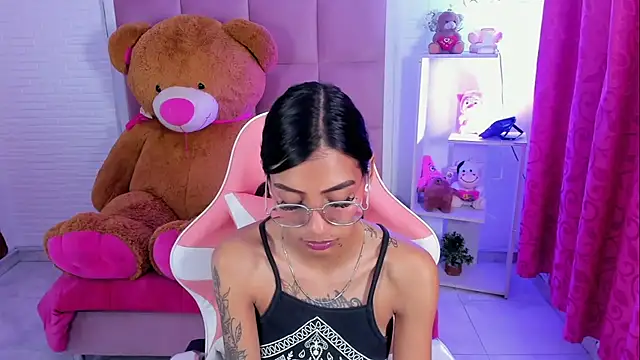 Chatroom XXX en direct de KarlaSlutSkinny__