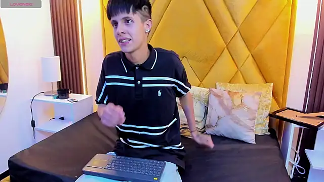 MikeHunteer XXX чат на живо