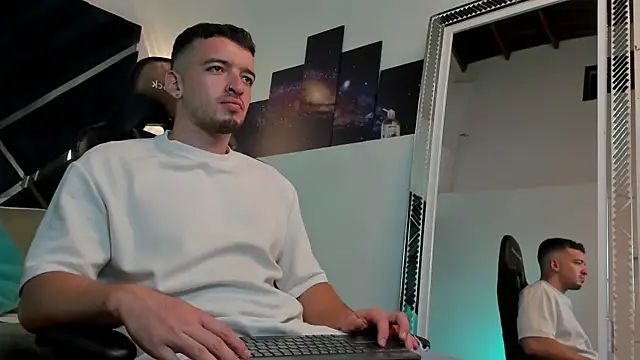 Онлайн чат XXX Logan_WolfJS