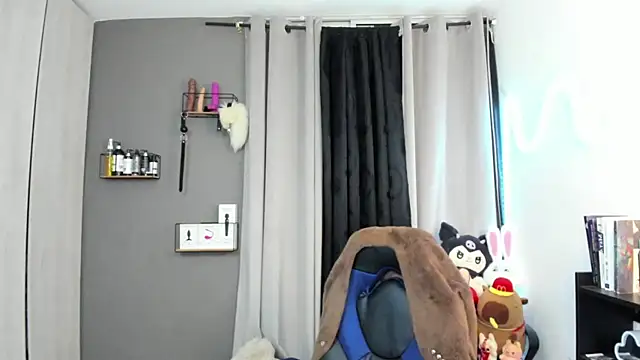 Chat +18 de Charlott__V ao vivo