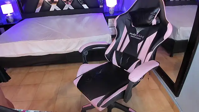 Živý XXX chat Linda4Petite