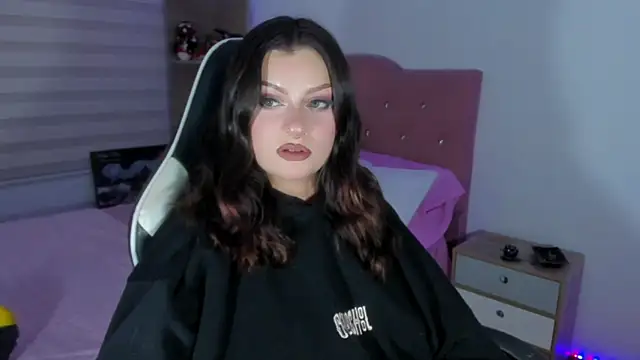 OphelianaRose33 Adlı Modelin Canlı XXX Sohbeti