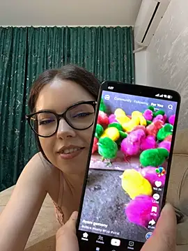 KaylaLewyss Adlı Modelin Canlı XXX Sohbeti