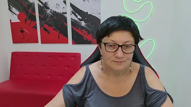 EmilyL0ve's Live XXX Chat