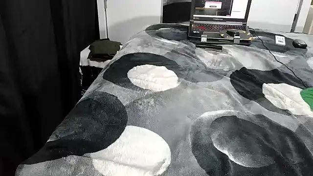 Chatroom XXX en direct de Kellynha_Sweet
