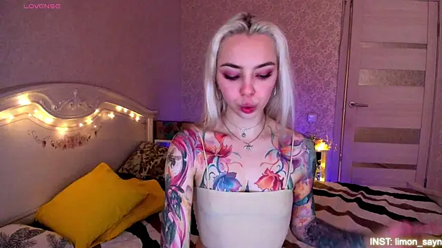 Czat XXX na żywo – LillyMoure_