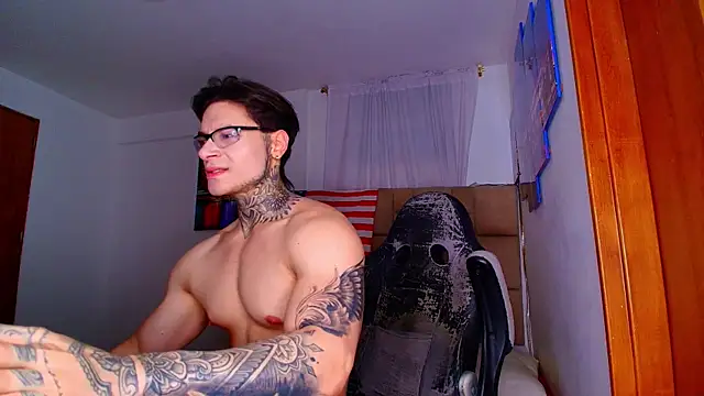 DennisWalkerr élő XXX-chatje