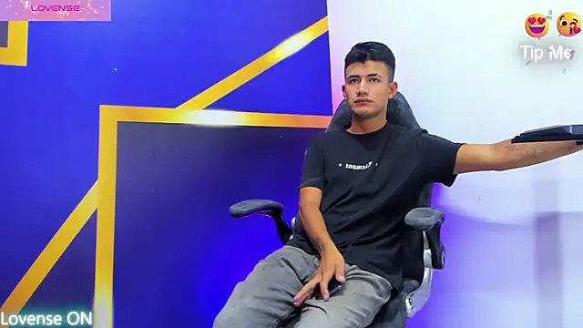 NIO_KLOUDS_'s Live XXX Chat