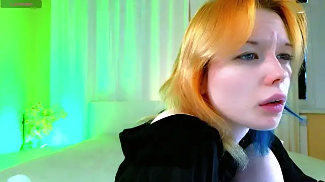 צ'אט XXX בשידור חי של Kiara_Age