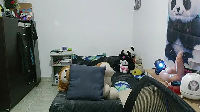 curly_greeneyed's Live XXX Chat