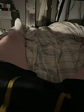 slavebitch228 Webcam Show