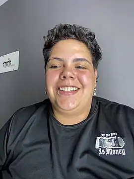 Hailey_Curvy Adlı Modelin Canlı XXX Sohbeti
