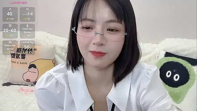 Lucy-8 Chat XXX live