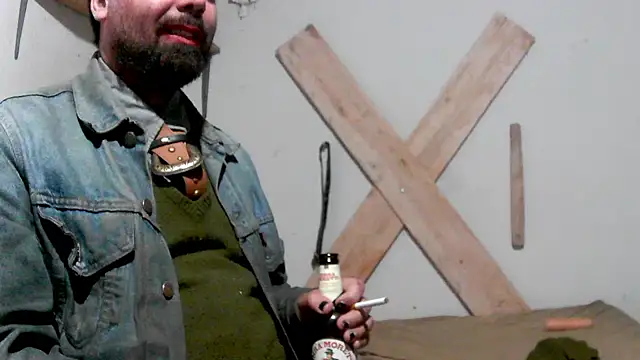 XXX chat uživo modela Smoker_lounge