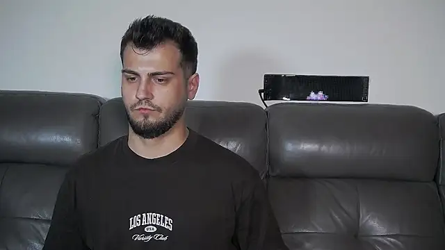 XXX chat uživo modela CrazyDom1