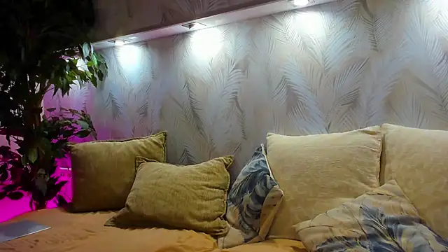 XXX chat uživo modela Ellen_Hops