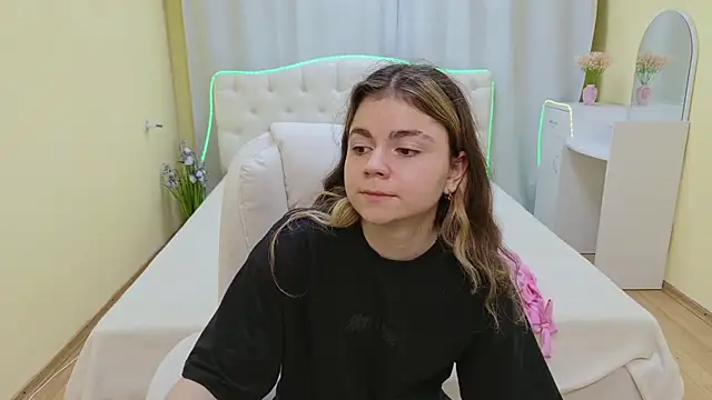TinaRedly Adlı Modelin Canlı XXX Sohbeti