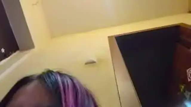 Živý XXX chat IronicBuckle
