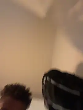 HornyStr8Freak 现场XXX聊天