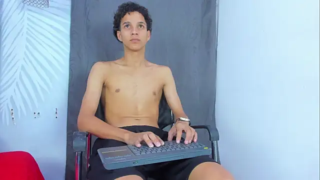 LatinPrince_ élő XXX-chatje