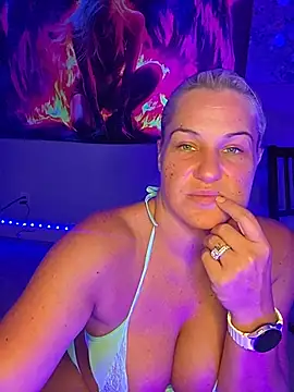 LadyB07 Adlı Modelin Canlı XXX Sohbeti