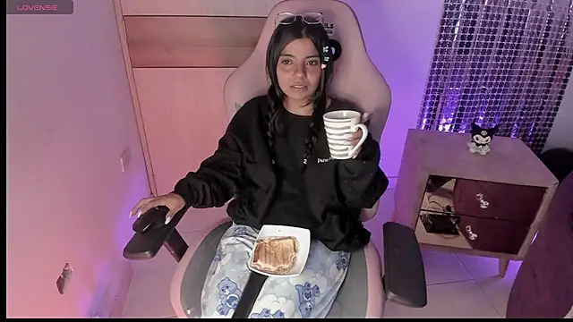 sofi_soft_ Adlı Modelin Canlı XXX Sohbeti