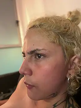 Velvet1_ Adlı Modelin Canlı XXX Sohbeti