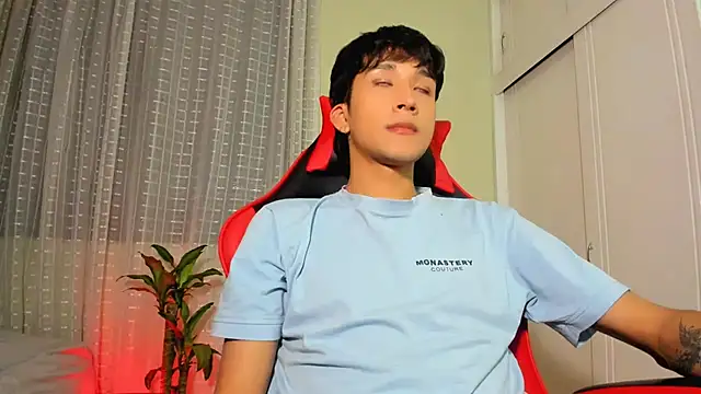 tom_Howard Live XXX-chat