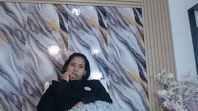 Samantha_Fox69_ Adlı Modelin Canlı XXX Sohbeti