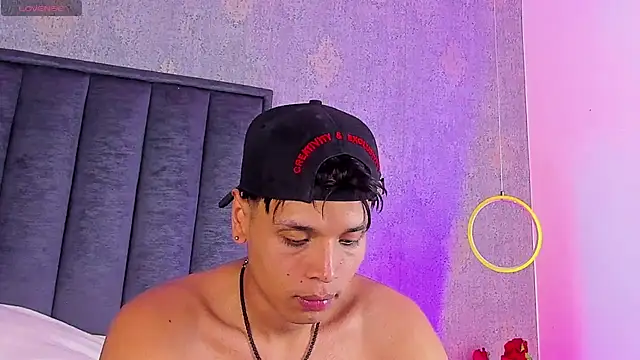 Chat +18 de Alejandroo_Montenegro ao vivo