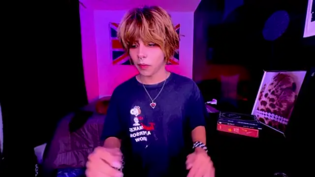 دردشة Aronn_44 الجنسية الم باشرة