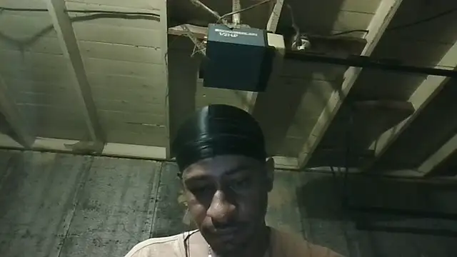 Leo99842 Chat XXX in diretta