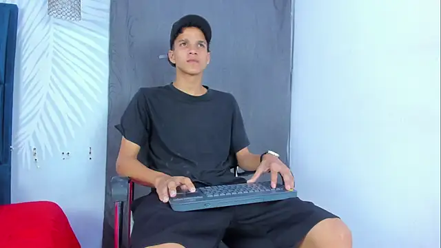 LatinPrince_ XXX чат на живо