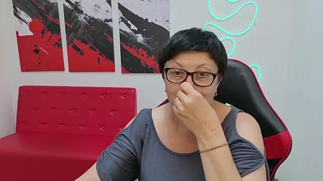 EmilyL0ve's Live XXX Chat