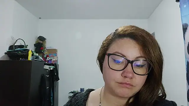 curly_greeneyed – Naživo XXX chat