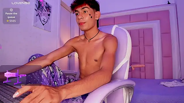 cherub_ élő XXX-chatje