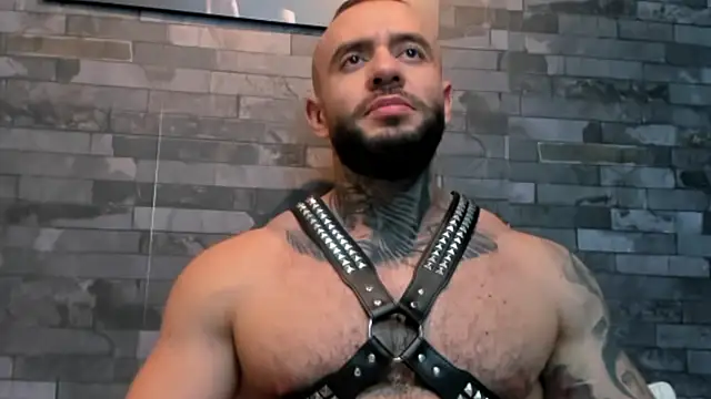 BruceDallas XXX чат на живо