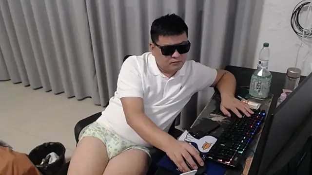 zhang1118 Adlı Modelin Canlı XXX Sohbeti