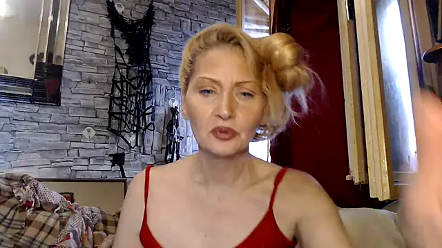 dominatrixredsonyja's Live XXX Chat