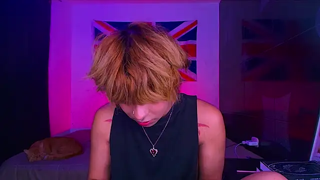 Онлайн чат XXX Aronn_44