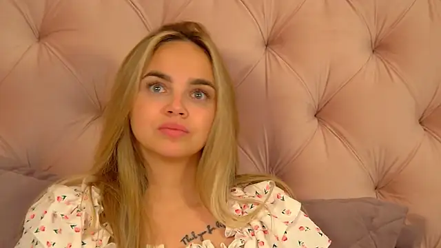 دردشة AnitaVenture الجنسية المباشرة