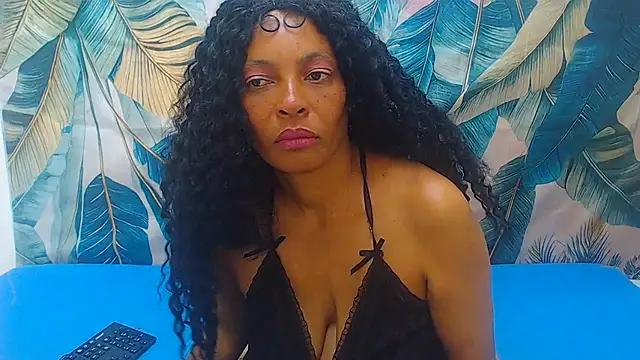 DominiqueLuxe44's Live XXX Chat