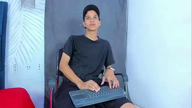LatinPrince_ élő XXX-chatje