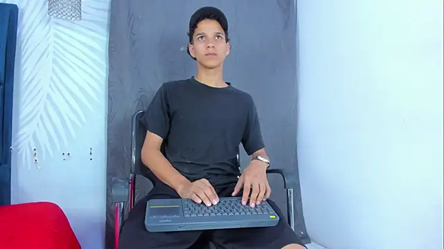 Chatroom XXX en direct de LatinPrince_