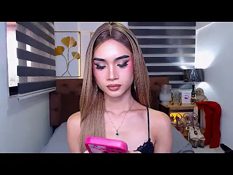 צ'אט XXX בשידור חי של JuicyCockThea