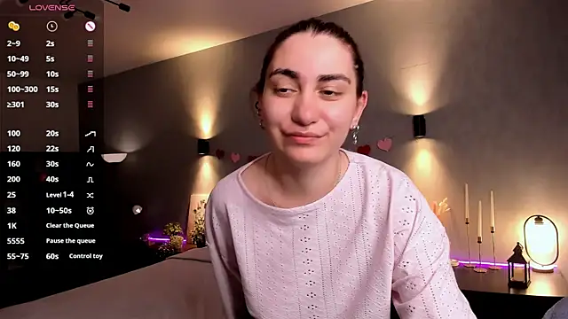 Chat +18 de hannacheekss_ ao vivo