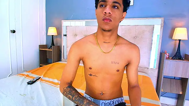 XXX chat uživo modela _Thiago12
